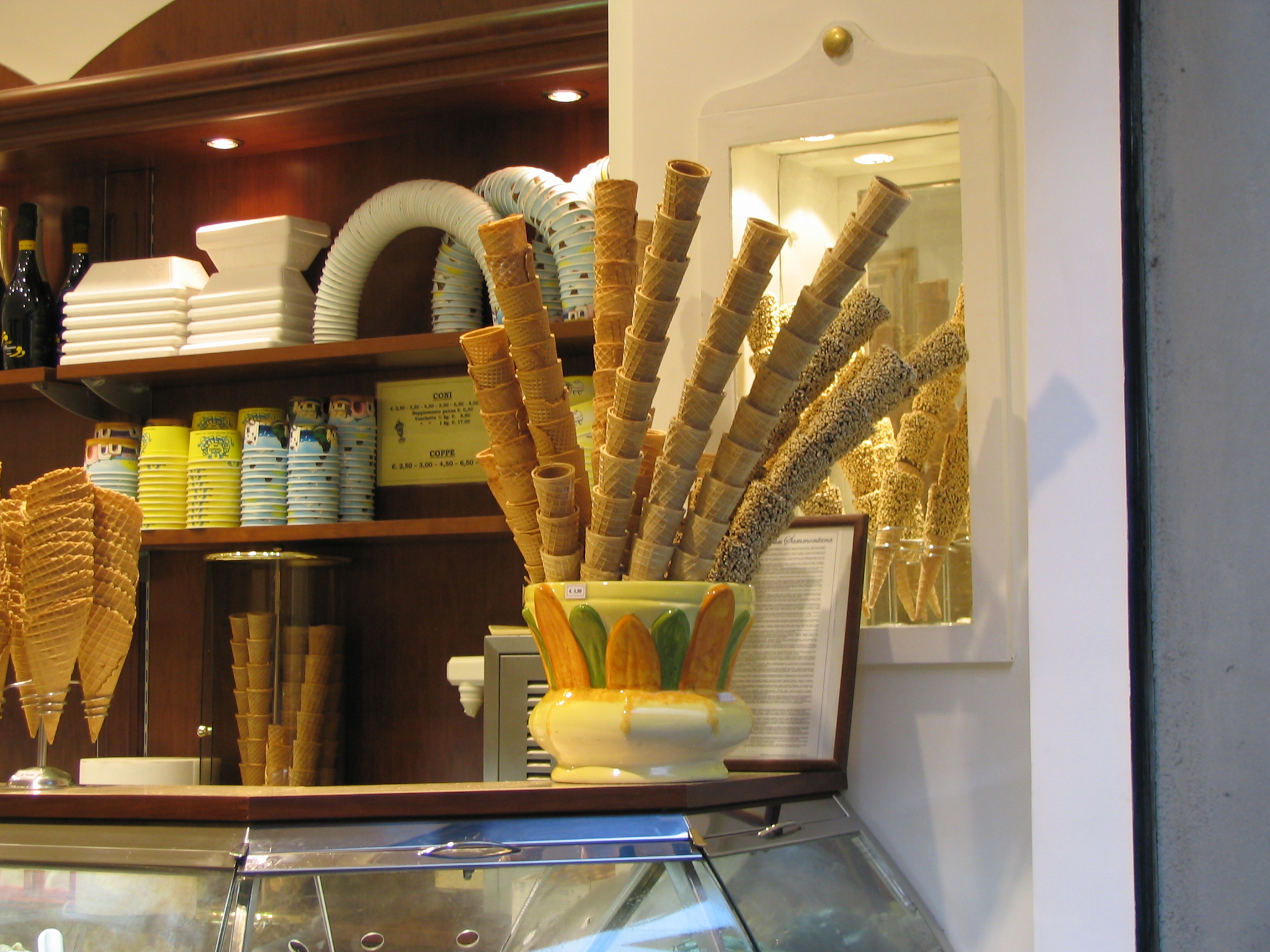 Le Icone d'Italia: Colosseo, Gelato e Pizza Margherita