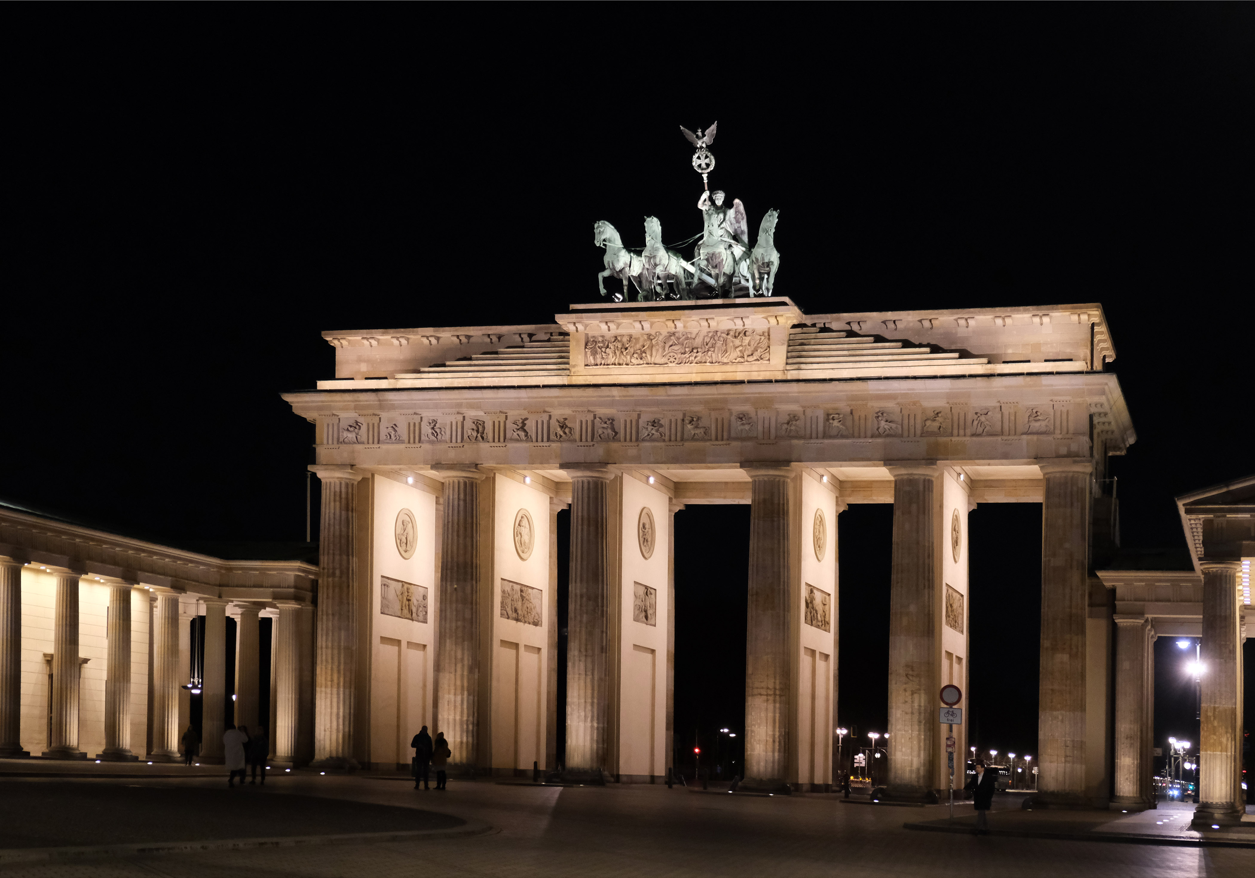 Die Wahrzeichen Deutschlands: Brandenburger Tor, Schloss Neuschwanstein und Brezeln
