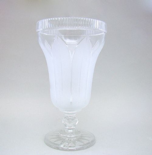 a clear glass vase