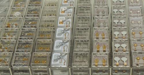 Our hinged containers have interchangeable lids..