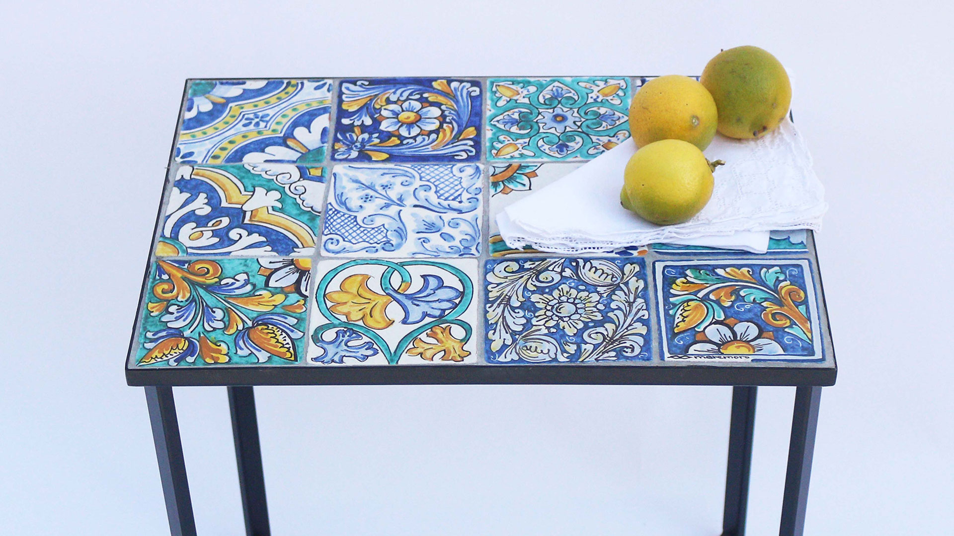 Tavolino maiolica siciliana