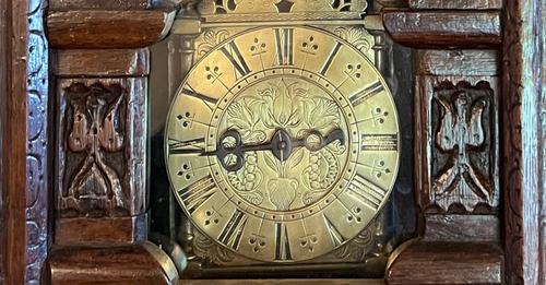 https://www.barnebys.co.uk/blog/interview-the-timeless-charm-of-grandfather-clocks..