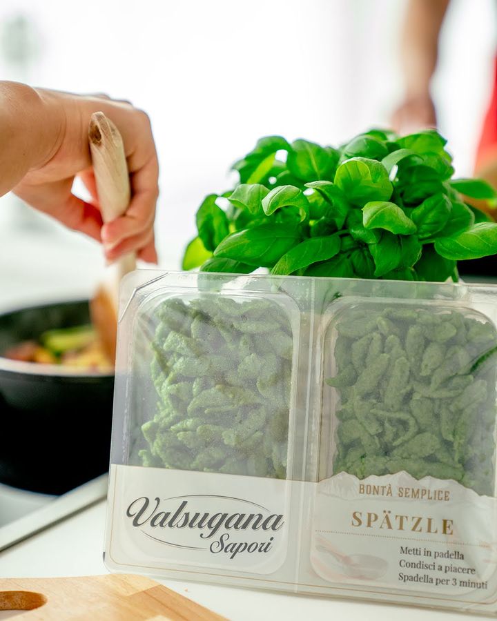 Tra i più conosciuti e rappresentativi del Trentino, gli spätzle agli spinaci descrivono il gusto autentico e tradizionale della...